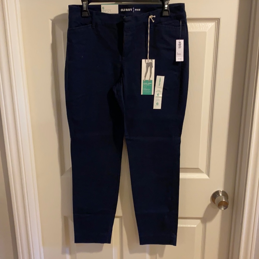 Old Navy Pixie Pants- size 6- NAVY